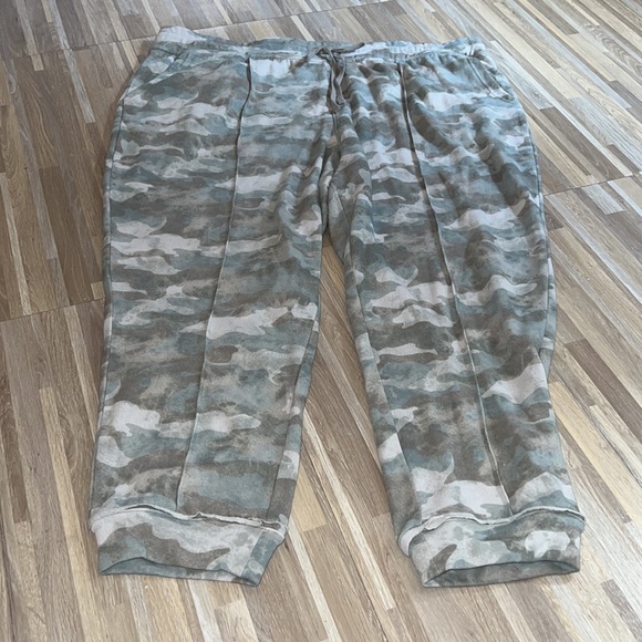 Sonoma Pants - Sonoma high rise jogger, camo print!